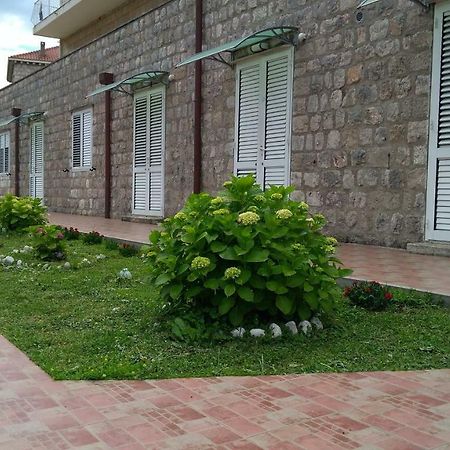 Guest House Eight Roses Дубровник Екстериор снимка