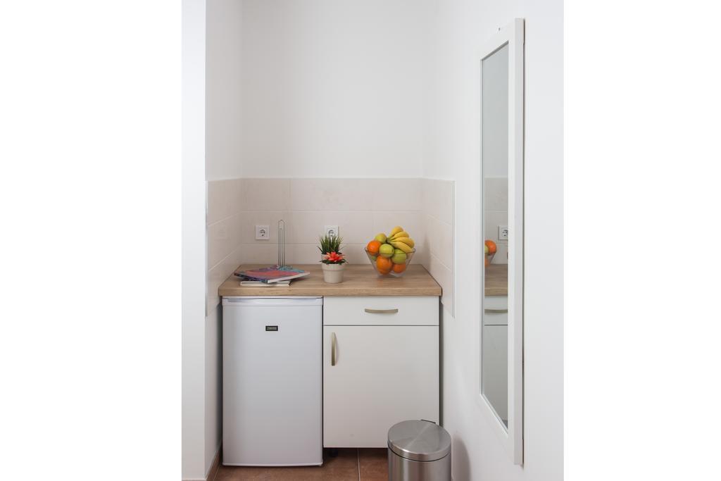 Guest House Eight Roses Дубровник Екстериор снимка