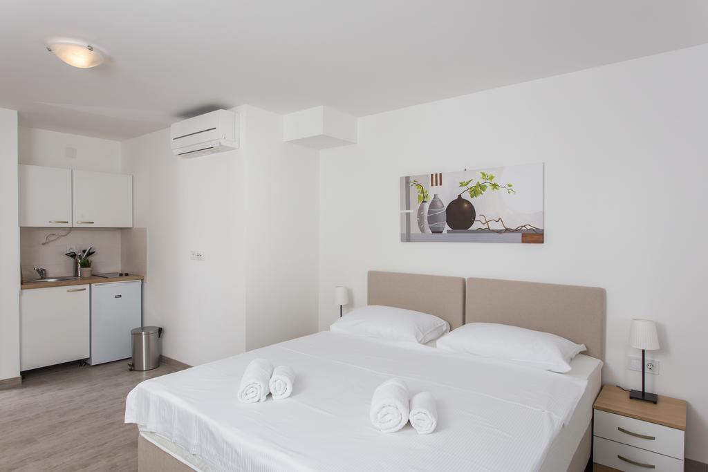 Guest House Eight Roses Дубровник Екстериор снимка