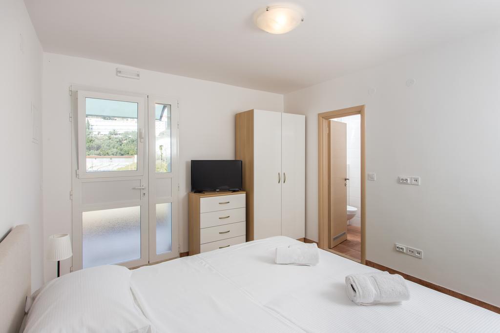 Guest House Eight Roses Дубровник Екстериор снимка