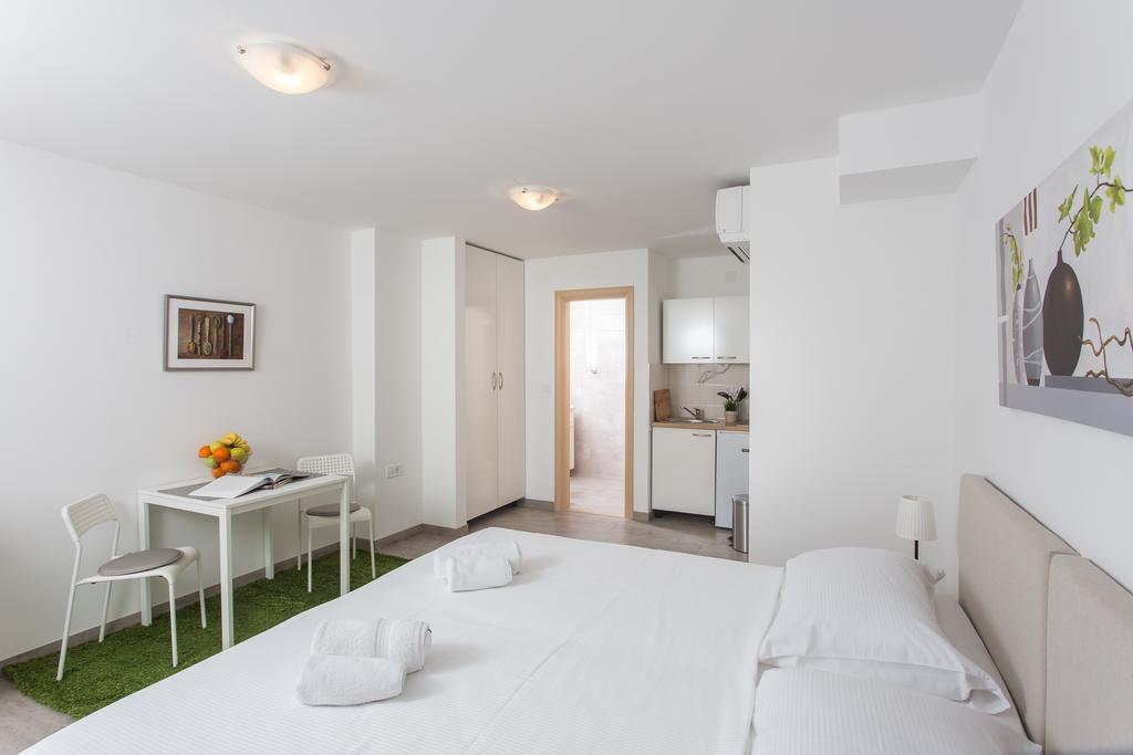 Guest House Eight Roses Дубровник Екстериор снимка