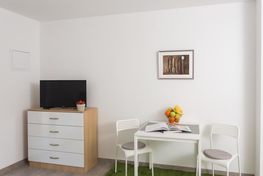 Guest House Eight Roses Дубровник Екстериор снимка