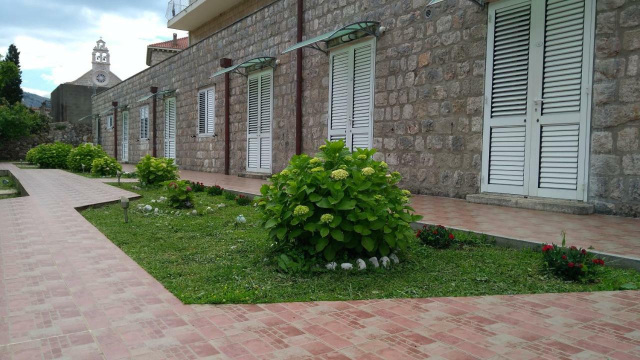 Guest House Eight Roses Дубровник Екстериор снимка