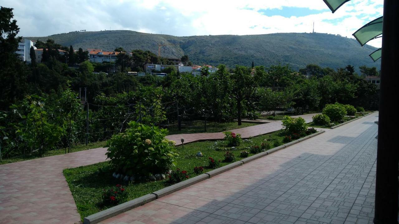 Guest House Eight Roses Дубровник Екстериор снимка